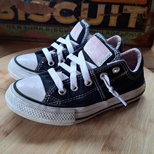 Converse Sneakers, Kid Size 11, Unisex, Black Low Top Basketball Shoes